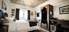 Hotel Clasico - King Bedroom