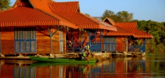 Uakari Floating Lodge - external view